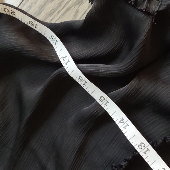 Beautiful black silky robe by Oscar De la Renta💕 - Picture 10 of 16